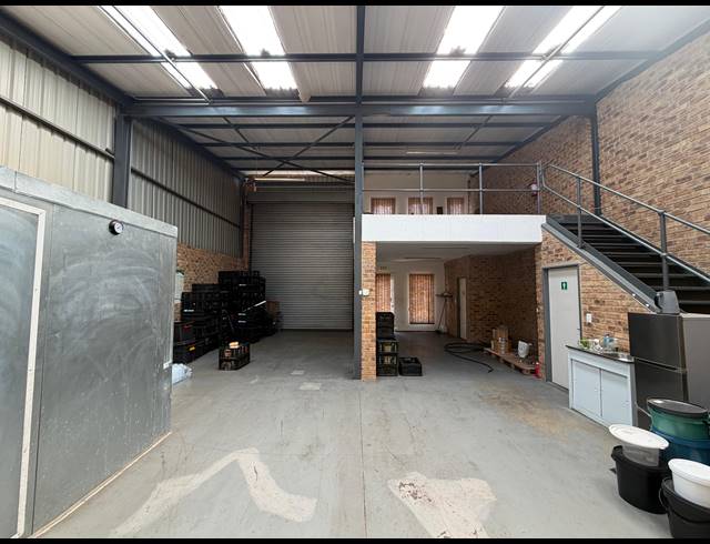 155M² WAREHOUSE TO LET IN CHLOORKOP